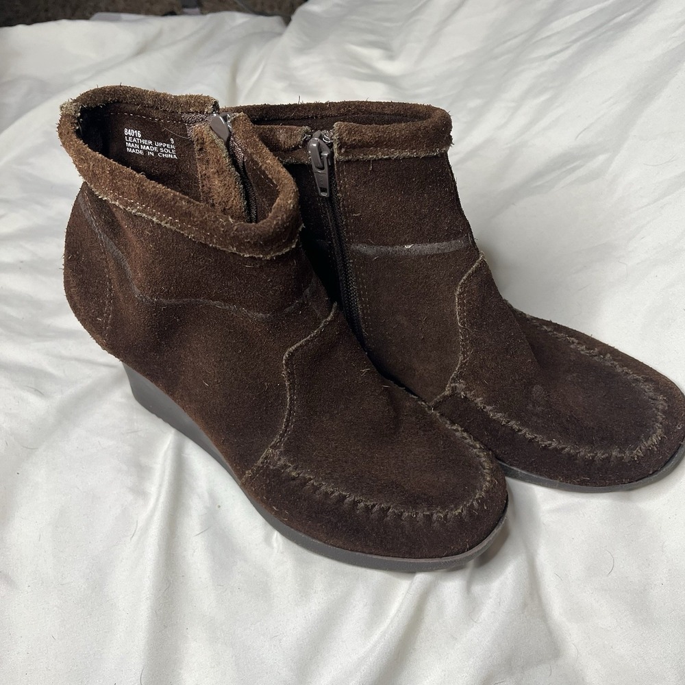 Minnetonka Suede Brown Wedge Ankle Boots Women's Size 9